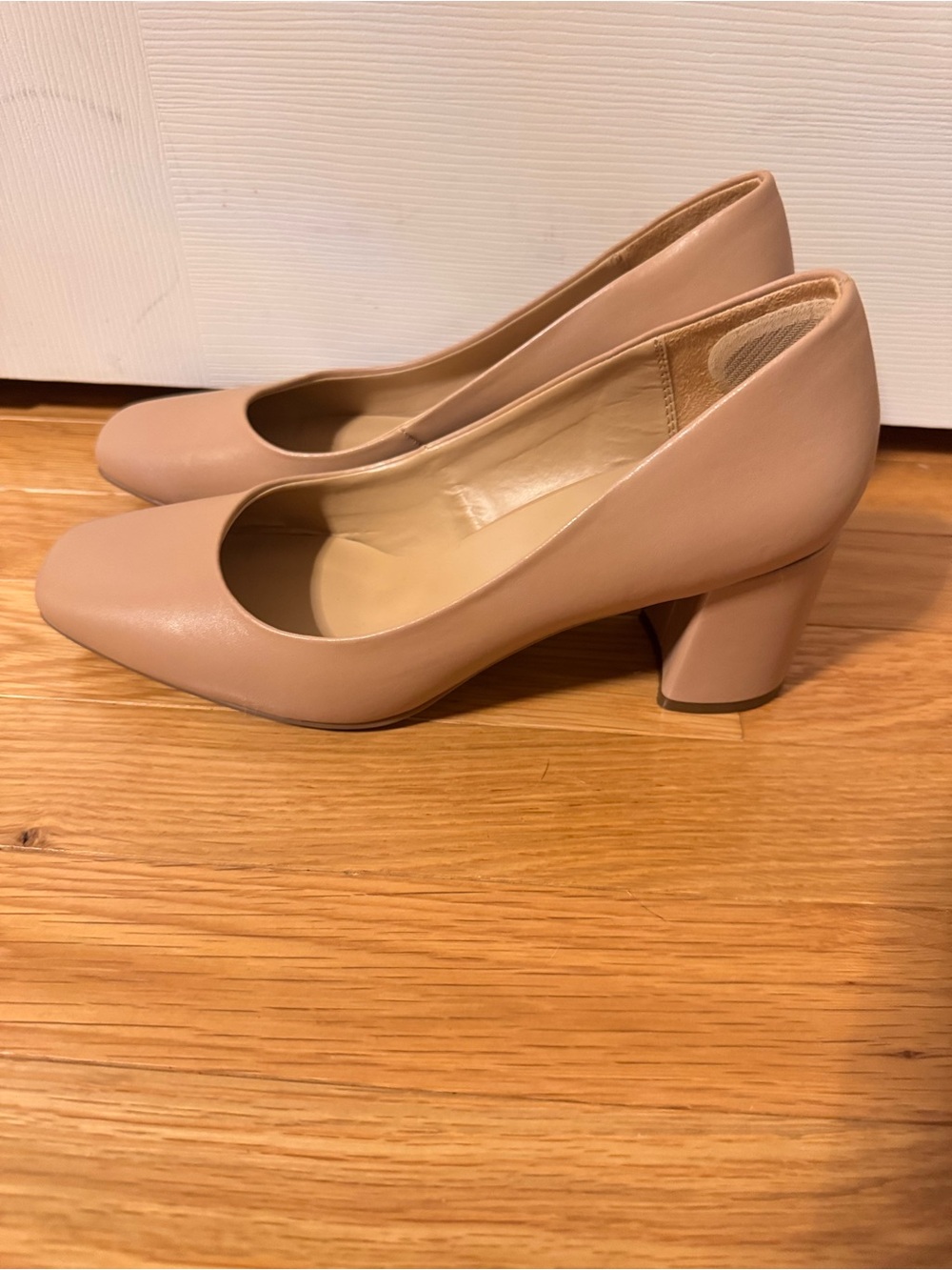 Naturalizer KARINA Tan Square Toe Block Heel Pumps. Size 9.5 M.